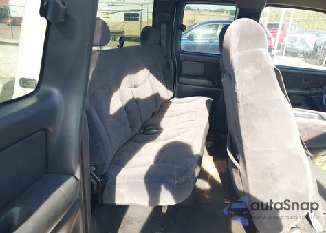 2001 Chevrolet Silverado Ls z USA, uszkodzony, nr VIN 1GCEK19V81E168882